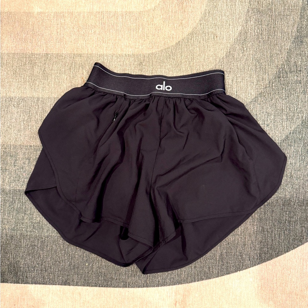 Worn once Alo Yoga Match Point Short size XXS